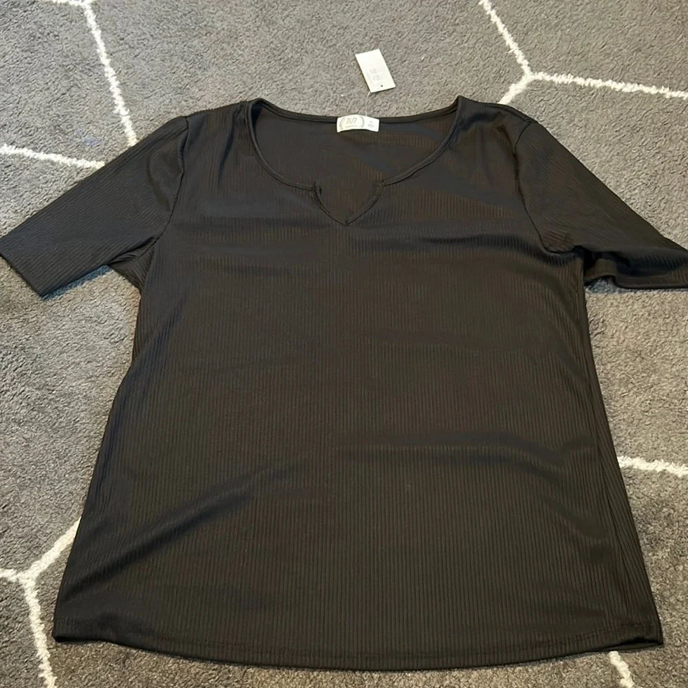 NWT Black V-Neck Ribbed Top - Picture 1 of 6